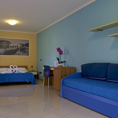 Hotel Ristorante Al Canto Delle Sirene Terracina Exteriör bild